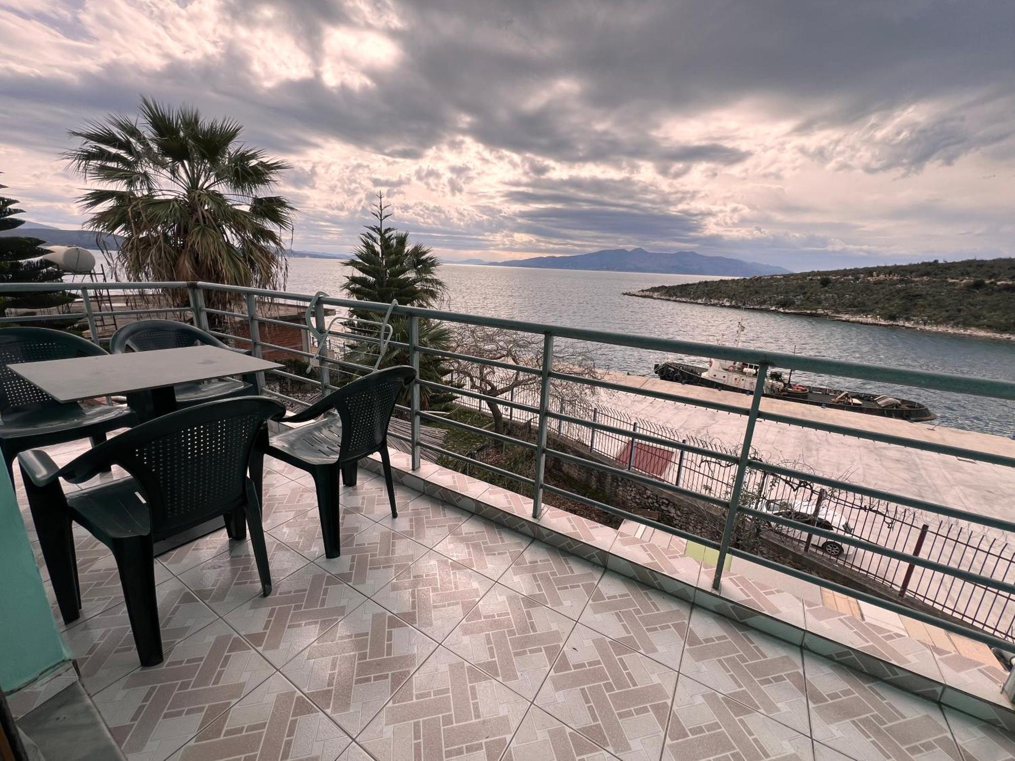 Majki Beach Apartments Sarande Ngoại thất bức ảnh