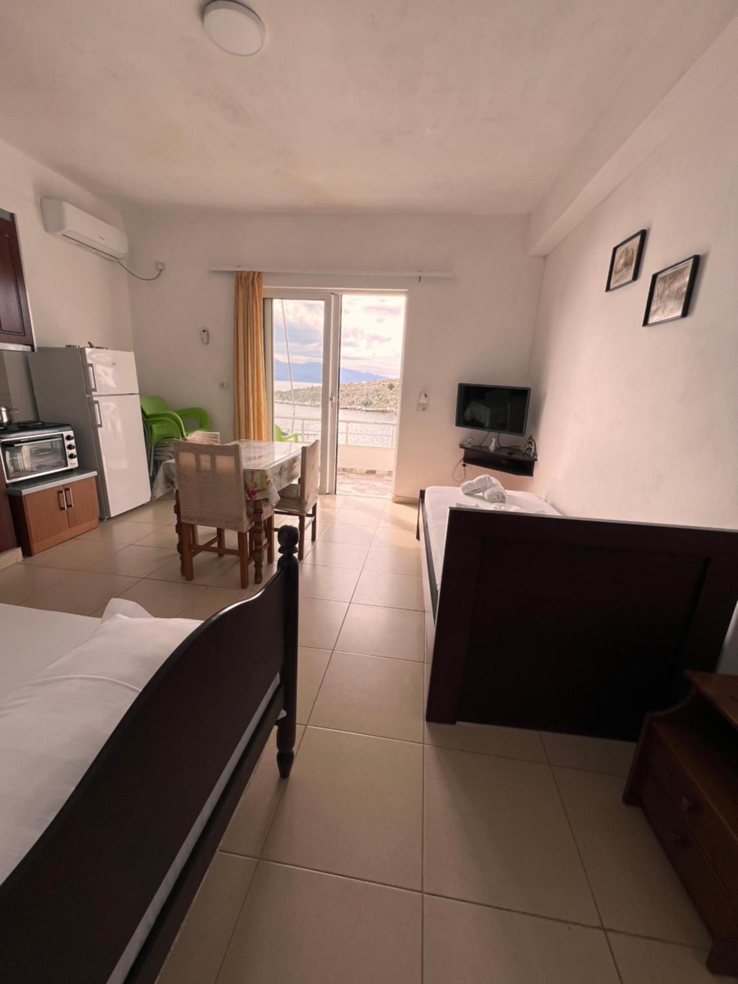 Majki Beach Apartments Sarande Ngoại thất bức ảnh