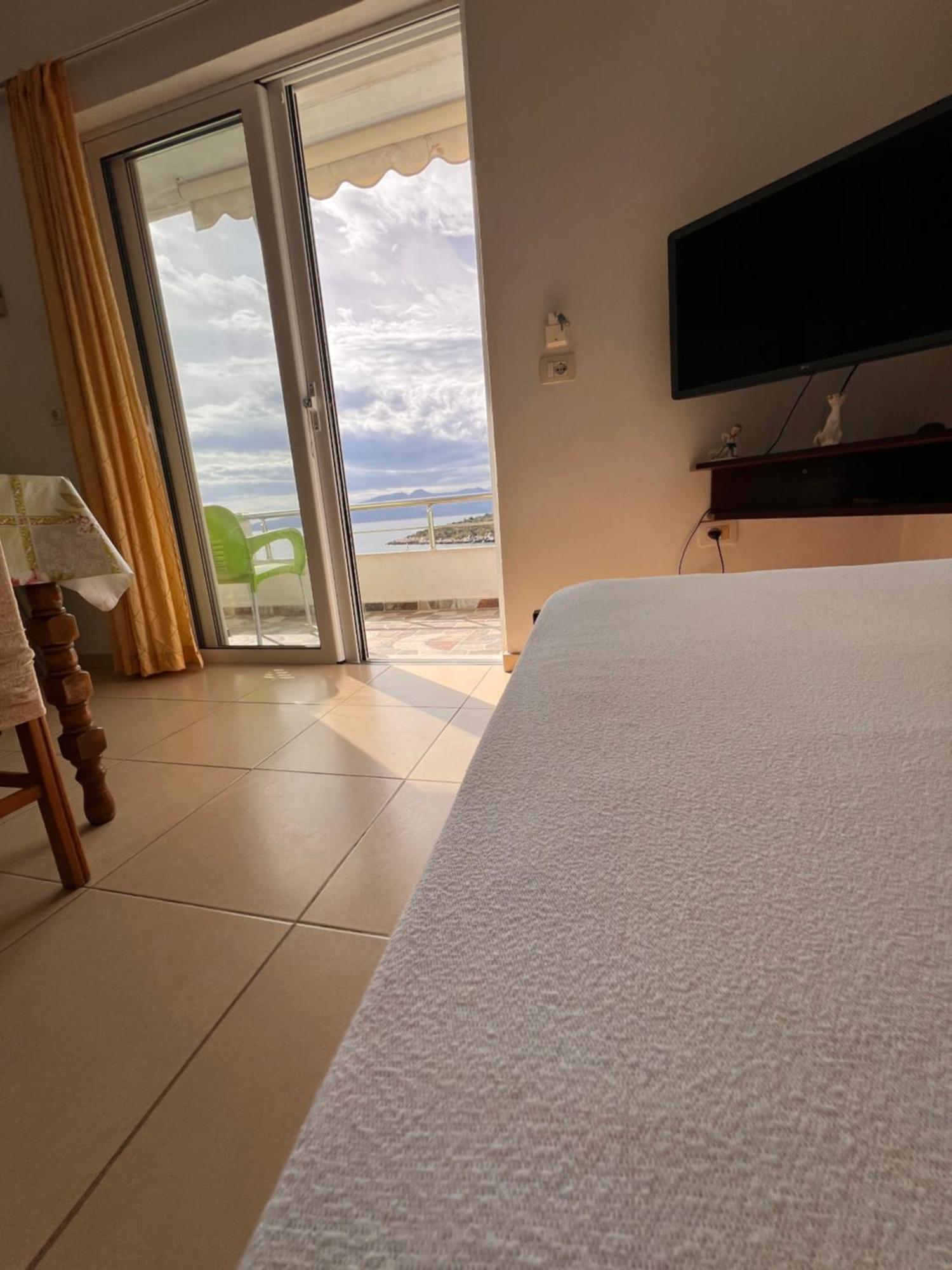 Majki Beach Apartments Sarande Ngoại thất bức ảnh